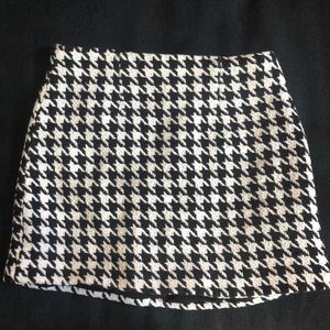 Forever 21 houndstooth mini skirt